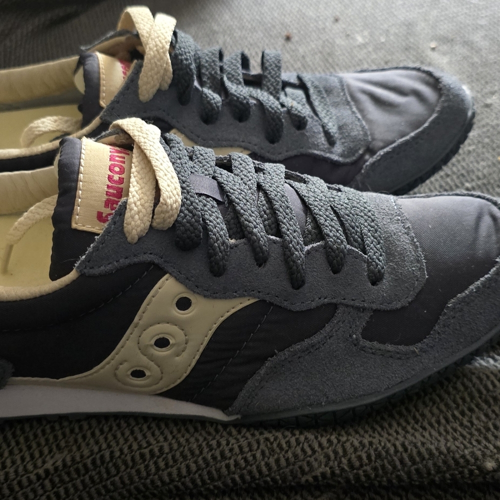 Womens Saucony sneakers